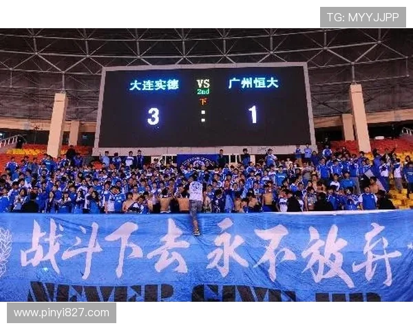 日职赛场美丽风景线 球迷甜妹亮相为心仪球队加油